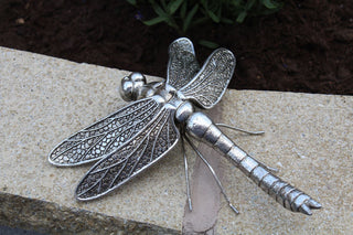 Silver Effect Dragonfly Garden Ornament | Indoor Outdoor Antique Style Dragon Fly Statue | Insect Sculpture Garden Wall Hanging Decorations