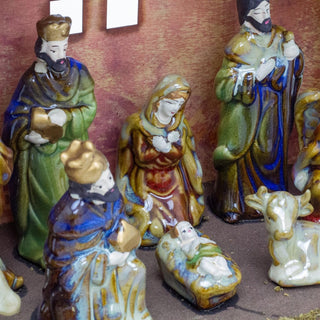 11 - Piece Traditional Nativity Set with 10 Ceramic Figures & Wooden Stable - 30cm