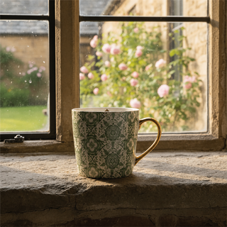Tudor Rose Mug, 330ml Green Ceramic Tea Mug with Gold-Coloured Handle